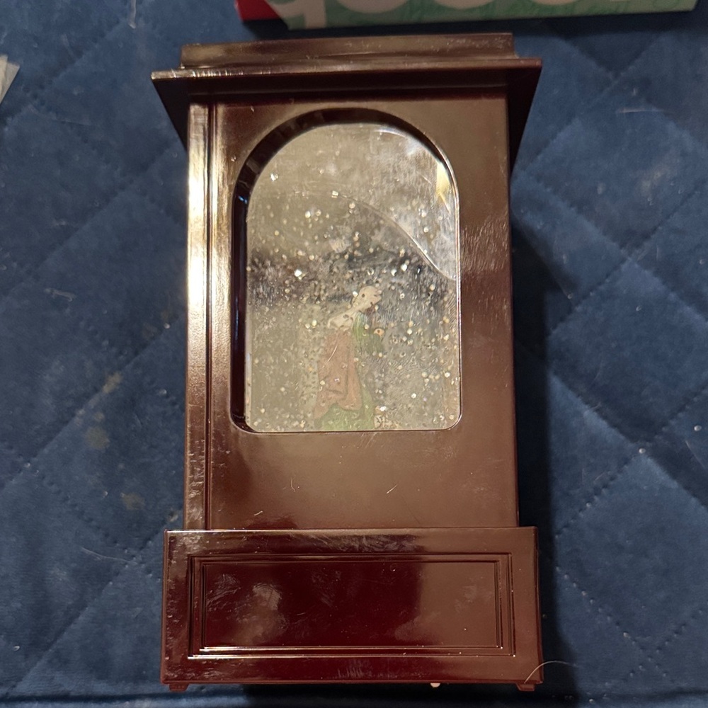 Nativity Scene Music Box****FINAL MARKDOWN**** - Picture 6 of 6